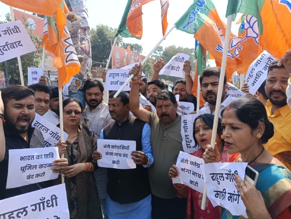 اے آئی سمٹ میں کانگریس کے ہنگامہ کے خلاف بی جے پی نےاحتجاج کیا