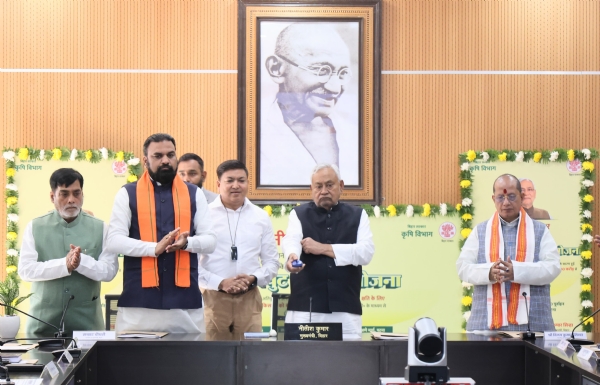 وزیر اعلیٰ نتیش کمار نے ڈی بی ٹی کے ذریعے سیلاب متاثرہ کسانوں کے کھاتوں میں 113 کروڑ روپے منتقل کیے وزیر اعلیٰ نتیش کمار نے ڈی بی ٹی کے ذریعے سیلاب متاثرہ کسانوں کے کھاتوں میں 113 کروڑ روپے منتقل کیے