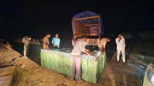 آئسر سے شراب ضبط۔ آئسر سے شراب ضبط۔