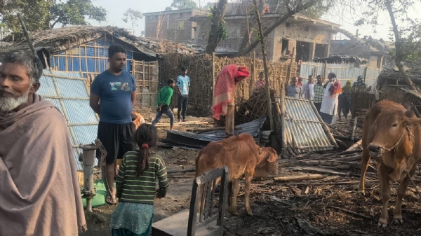 آگ لگنے سے لاکھوں کا مال جل کر خاکستر، چار بکریاں اور متعدد پالتو جانور جل کر خاکستر