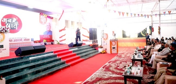 گورنر منگو بھائی پٹیل نے ایم پی پولیس اکیڈمی بھوپال میں ’من کی بات‘ پروگرام کو زیر تربیت اہلکاروں کے ساتھ سنا۔