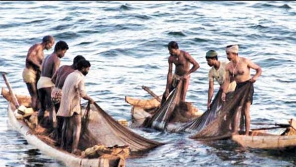 سری لنکا کی بحریہ نے پمبن میں 12 ماہی گیروں کو گرفتار کیا