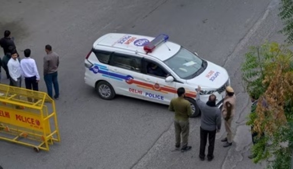 Bomb-threats-to-Delhi-Secretar