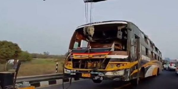 لکھنو میں دربھنگہ جا رہی ڈبل ڈیکر بس پلٹی، پانچ مسافرہلاک۔