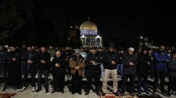 مسجدِ اقصیٰ میں نمازِ تراویح کا بڑا اجتماع، پچاس ہزار افرادکی شرکت