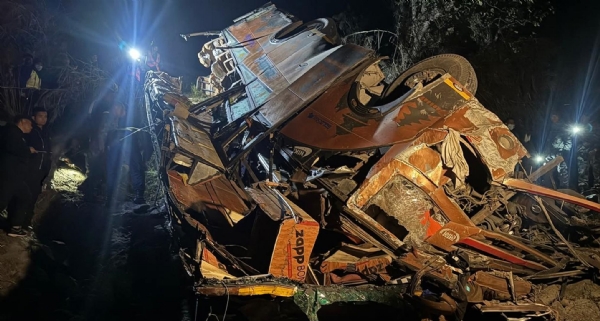 نیپال میں بس حادثے میں نیوزی لینڈ کے دو شہریوں سمیت 18 مسافر ہلاک