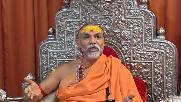 جھونسی پولیس شنکراچاریہ ایوی مکتیشورانند سے پوچھ گچھ کرنے وارانسی پہنچی جھونسی پولیس شنکراچاریہ ایوی مکتیشورانند سے پوچھ گچھ کرنے وارانسی پہنچی