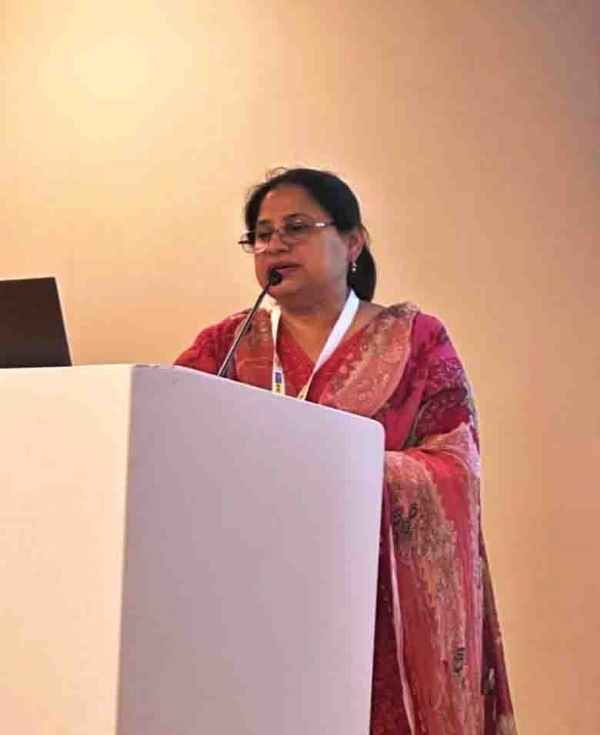 ڈاکٹر عرشی ریاض خطاب کرتے ہوئے