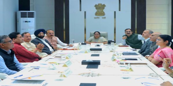 دہلی حکومت نے بیوہ اور معذور پنشنرز کو آیوشمان اسکیم سے جوڑ ا۔