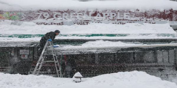 امریکہ میں برفانی طوفان، نیویارک میں 50 سینٹی میٹر برف پڑی، اقوام متحدہ کا ہیڈ کوارٹر بند