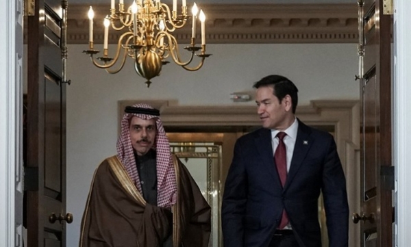 سعودی اور امریکی وزرائے خارجہ کی خطے کے استحکام کےلئے مشترکہ ہم آہنگی پر بات چیت سعودی اور امریکی وزرائے خارجہ کی خطے کے استحکام کےلئے مشترکہ ہم آہنگی پر بات چیت