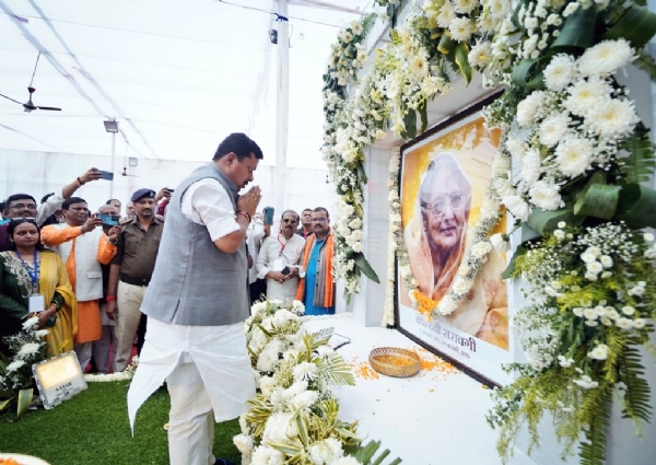 بی جے پی صدر نتن نوین نے سنجے سراوگی کی ماں کو خراج عقیدت پیش کیا