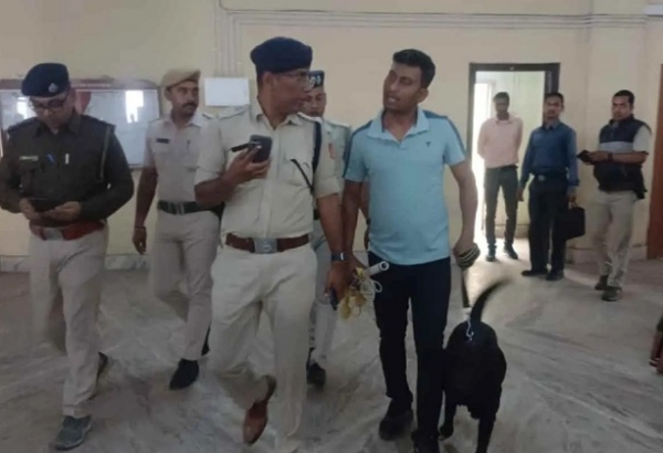 Bomb-threats-three-districts