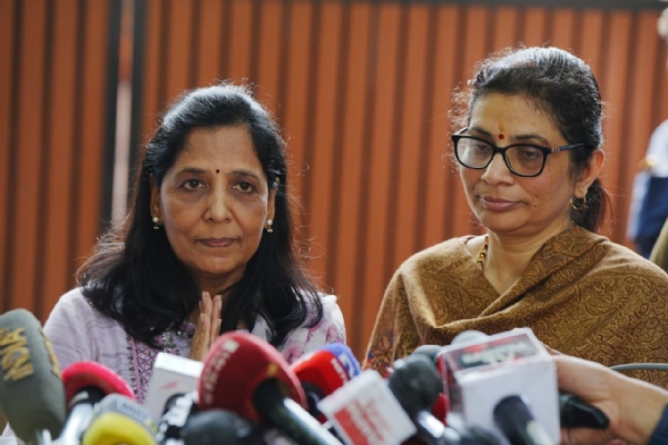 بی جے پی نے اقتدار کے لیے کٹر ایماندار کیجریوال پر جھوٹے مقدمات قائم کیے:سنیتا کیجریوال