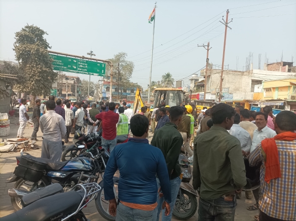 لوہیا نگر چوک پر تجاوزات کے خلاف مہم شروع، ہلکی جھڑپ