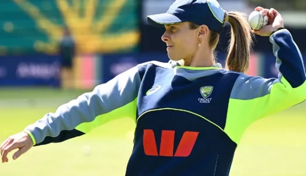 سوفی مولینکس کمر کی تکلیف کے باعث بھارت سیریز سے باہر ہو گئیں سوفی مولینکس کمر کی تکلیف کے باعث بھارت سیریز سے باہر ہو گئیں