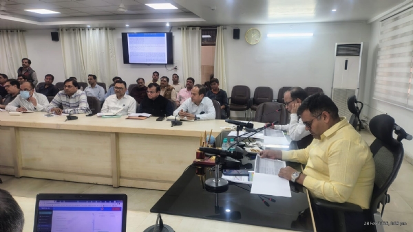 ڈی ایم میٹنگ لیتے ہوئے ڈی ایم میٹنگ لیتے ہوئے