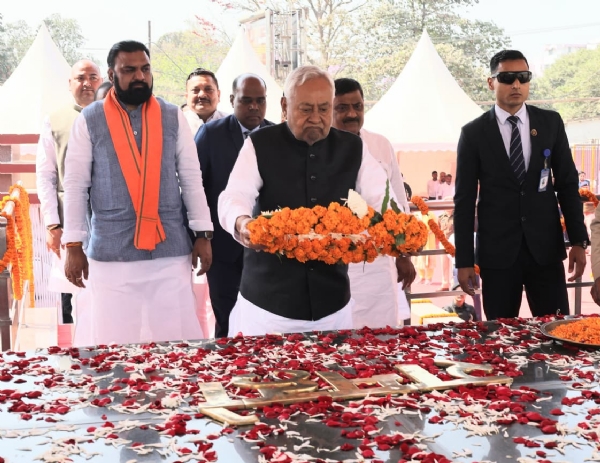 وزیر اعلیٰ نتیش کمار نے بھارت رتن ڈاکٹر راجندر پرساد کو 63ویں برسی پر خراج عقیدت پیش کیا وزیر اعلیٰ نتیش کمار نے بھارت رتن ڈاکٹر راجندر پرساد کو 63ویں برسی پر خراج عقیدت پیش کیا