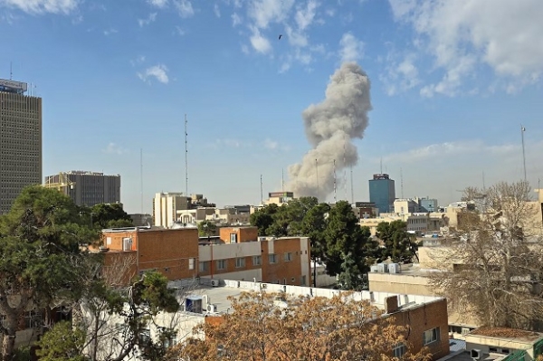 ایران کا جوابی حملہ ،خلیجی ممالک میں امریکی ٹھکانوں اور اسرائیل پر میزائل داغے