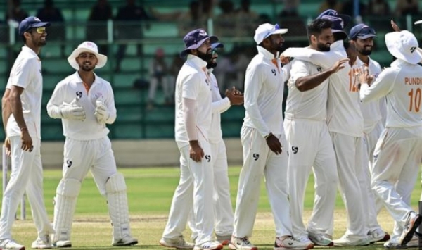 جموں و کشمیر نے تاریخ رقم کی، پہلی بار رنجی ٹرافی کا ٹائٹل جیتا۔ جموں و کشمیر نے تاریخ رقم کی، پہلی بار رنجی ٹرافی کا ٹائٹل جیتا۔