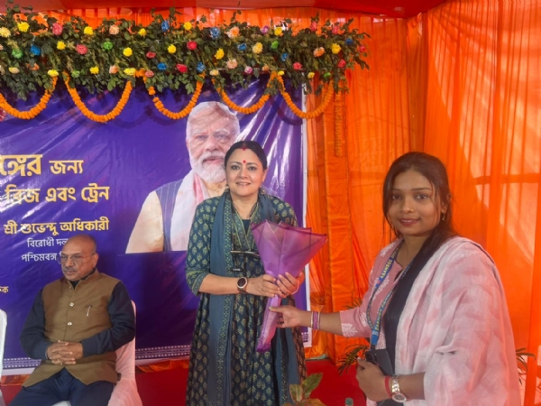 ریلوے وزیر نے آسنسول کمار پور میں اوور برج کا ورچوئلی افتتاح کیا ریلوے وزیر نے آسنسول کمار پور میں اوور برج کا ورچوئلی افتتاح کیا