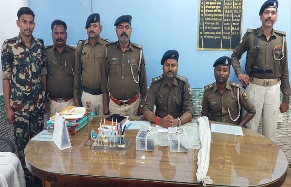 142 پیٹی غیر ملکی شراب اور تین اسلحہ برآمد