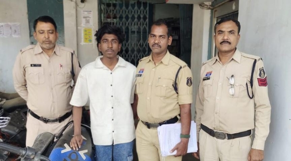 کوربا: دہلی اور منالی جانے کے لیے چوری کی رقم استعمال کرنے کے الزام میں تین ملزمان گرفتار کوربا: دہلی اور منالی جانے کے لیے چوری کی رقم استعمال کرنے کے الزام میں تین ملزمان گرفتار