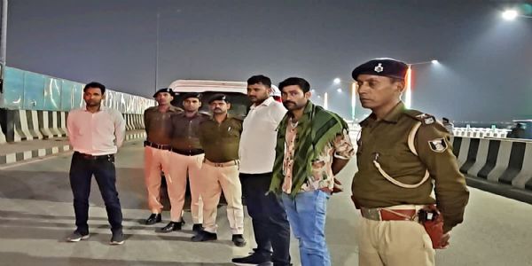 میرین ڈرائیو پر انکاؤنٹر، شارپ شوٹر کو دوڑا کر ماری گولی