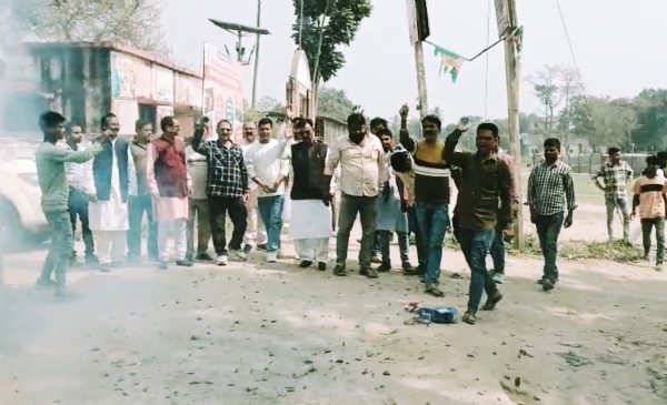 پٹنہ یونیورسٹی اسٹوڈنٹ یونین کے صدارتی انتخابات میں این ایس یو آئی کے امیدواروں کی جیت پر جشن پٹنہ یونیورسٹی اسٹوڈنٹ یونین کے صدارتی انتخابات میں این ایس یو آئی کے امیدواروں کی جیت پر جشن