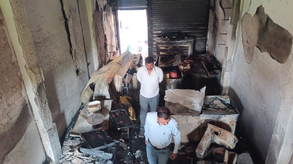 بیکری میں آتشزدگی سے سے لاکھوں کا نقصان بیکری میں آتشزدگی سے سے لاکھوں کا نقصان