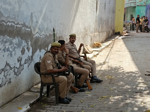 انکم ٹیکس اور ای ڈی نے باندہ میں کئی تاجروں اور ٹھیکیداروں کے احاطے پر چھاپہ مارا