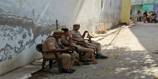 انکم ٹیکس اور ای ڈی نے باندہ میں کئی تاجروں اور ٹھیکیداروں کے احاطے پر چھاپہ مارا