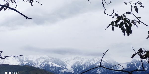 جموں و کشمیر کے بالائی علاقوں میں ہلکی برفباری