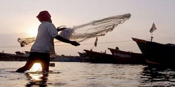 رامیشورم کے دو ماہی گیروں کو سری لنکا کی بحریہ نے گرفتار کیا