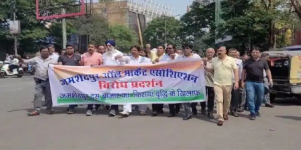 کرائے میں اضافے کے خلاف دکانداروں کا بازار میں احتجاج، میمیورنڈم پیش کیا گیا