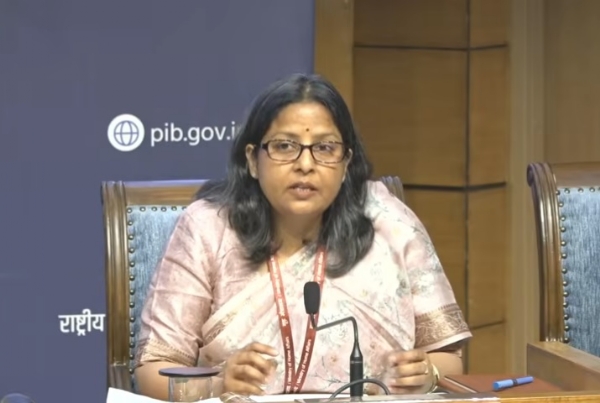 یومیہ20لاکھ اضافہ،حکومت نے کہا پینک بکنگ نہ کریں یومیہ20لاکھ اضافہ،حکومت نے کہا پینک بکنگ نہ کریں