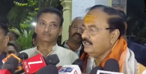 پی ڈی اے کا مطلب ہے: پاور آف ڈمپل اکھلیش: کیشو پرساد موریہ