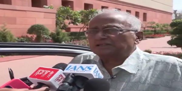 گیانیش کمار کو عہدے سے ہٹانے کے لیے دونوں ایوانوں میں اپوزیشن نے تحریک پیش کی