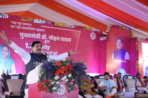 گھاٹی گاوں میں لاڈلی بہنا کنونشن سے خطاب کرتے ہوئے وزیراعلیٰ موہن یادو
