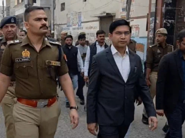 سنبھل میں نمازیوں کی تعداد متعین کرنے کا معاملے پرالہ آباد ہائی کورٹ نے سنبھل کے ڈی ایم اور ایس پی کی سرزنش کی سنبھل میں نمازیوں کی تعداد متعین کرنے کا معاملے پرالہ آباد ہائی کورٹ نے سنبھل کے ڈی ایم اور ایس پی کی سرزنش کی