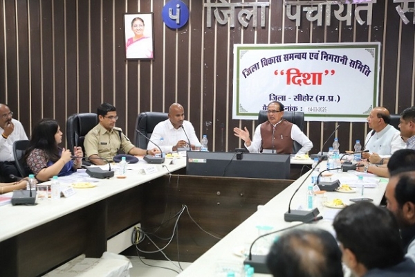 مرکزی وزیر زراعت نے ضلع ترقیاتی تال میل اور جانچ کمیٹی ’دشا‘ کے اجلاس میں ترقیاتی کاموں اور منصوبوں کا جائزہ لیا