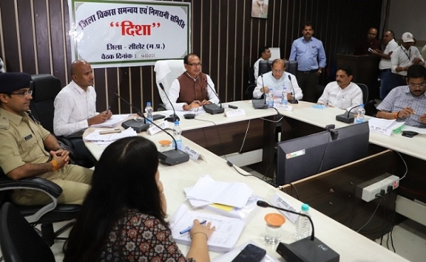 مرکزی وزیر زراعت نے ضلع ترقیاتی تال میل اور جانچ کمیٹی ’دشا‘ کے اجلاس میں ترقیاتی کاموں اور منصوبوں کا جائزہ لیا