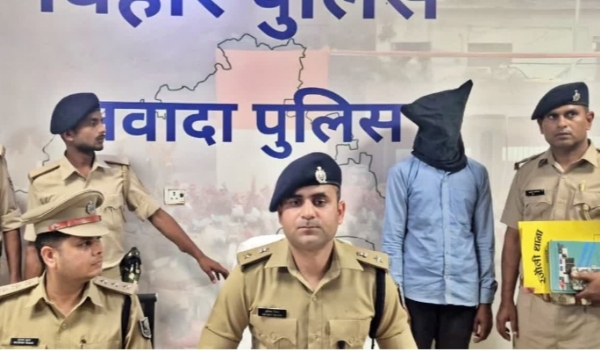 نوادہ میں   اے کے 47 سمیت اسلحہ کا ذخیرہ برآمد، ایک گرفتار