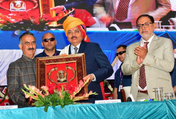 عدالتی نظام کو اسپتالوں کی طرح خدمت کے جذبے سے کام کرنا ہوگا: چیف جسٹس سوریہ کانت