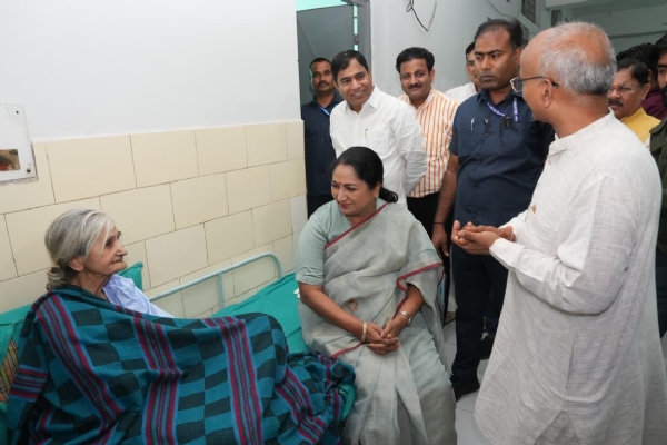 وزیراعلیٰ ’اپنا گھر آشرم‘ کی 12ویں سالگرہ میں ہوئیں شامل وزیراعلیٰ ’اپنا گھر آشرم‘ کی 12ویں سالگرہ میں ہوئیں شامل