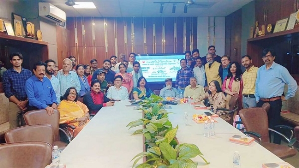 اردو اکیڈمی کے پروگرام میں شرکا کی تصویر اردو اکیڈمی کے پروگرام میں شرکا کی تصویر