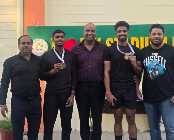 یوپی اسٹیٹ ایتھلیٹکس چمپئن شپ میں گولڈ میڈل جیتنے والے کھلاڑیوں کو اعزاز سے نوازا گیا یوپی اسٹیٹ ایتھلیٹکس چمپئن شپ میں گولڈ میڈل جیتنے والے کھلاڑیوں کو اعزاز سے نوازا گیا