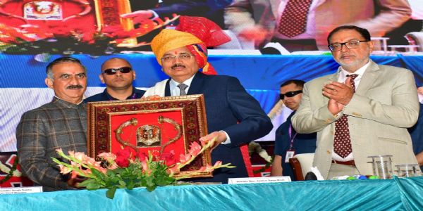 عدالتی نظام کو اسپتالوں کی طرح خدمت کے جذبے سے کام کرنا ہوگا: چیف جسٹس سوریہ کانت