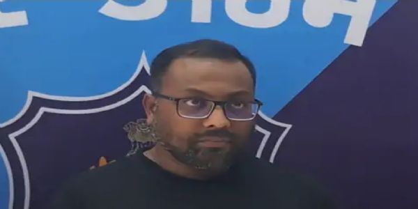 سورت ہوائی اڈے پر 1500 کروڑ روپے کے سائبر گھوٹالے کا ماسٹر مائنڈ گرفتار