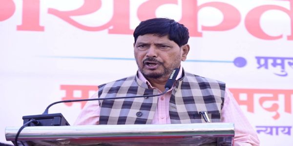 مرکزی وزیر رام داس اٹھاولے نے فاروق عبداللہ پر حملہ کی مذمت کی